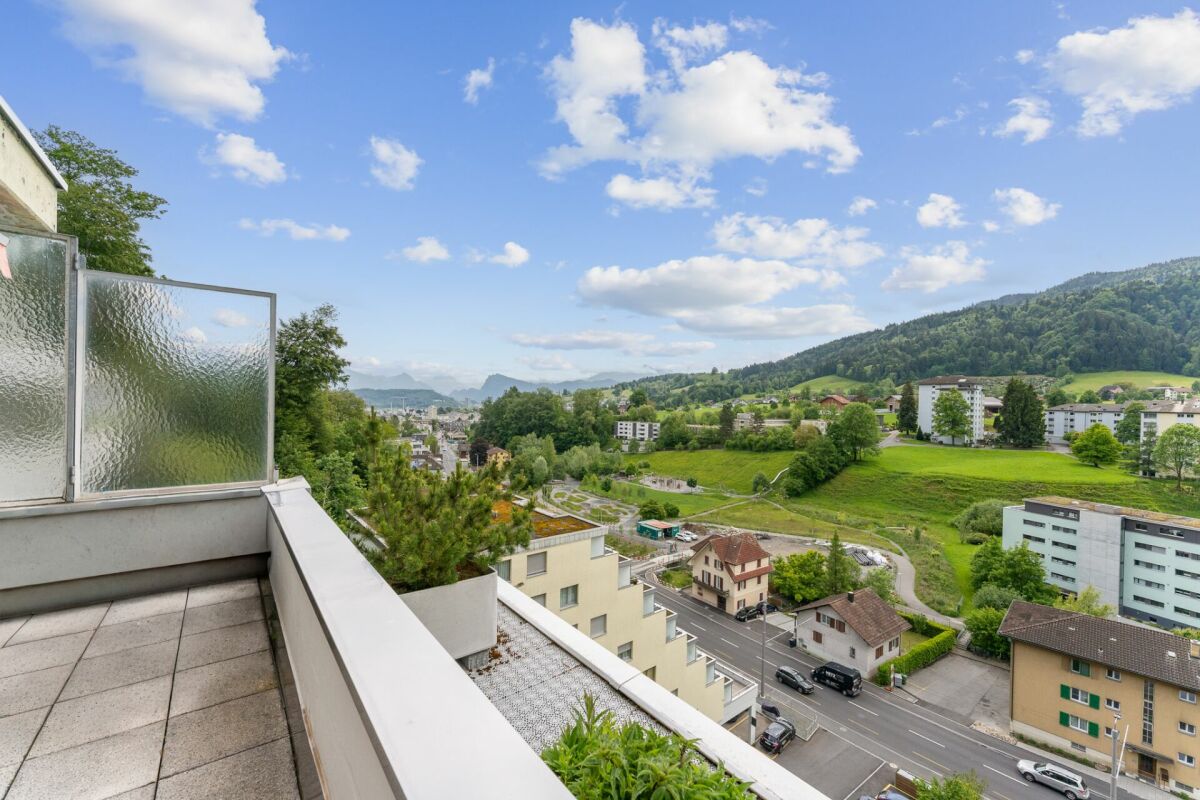 Frisch renovierte 3.5-Zimmer-Wohnung mit schöner Terrasse und traumhafter Aussicht in Kriens