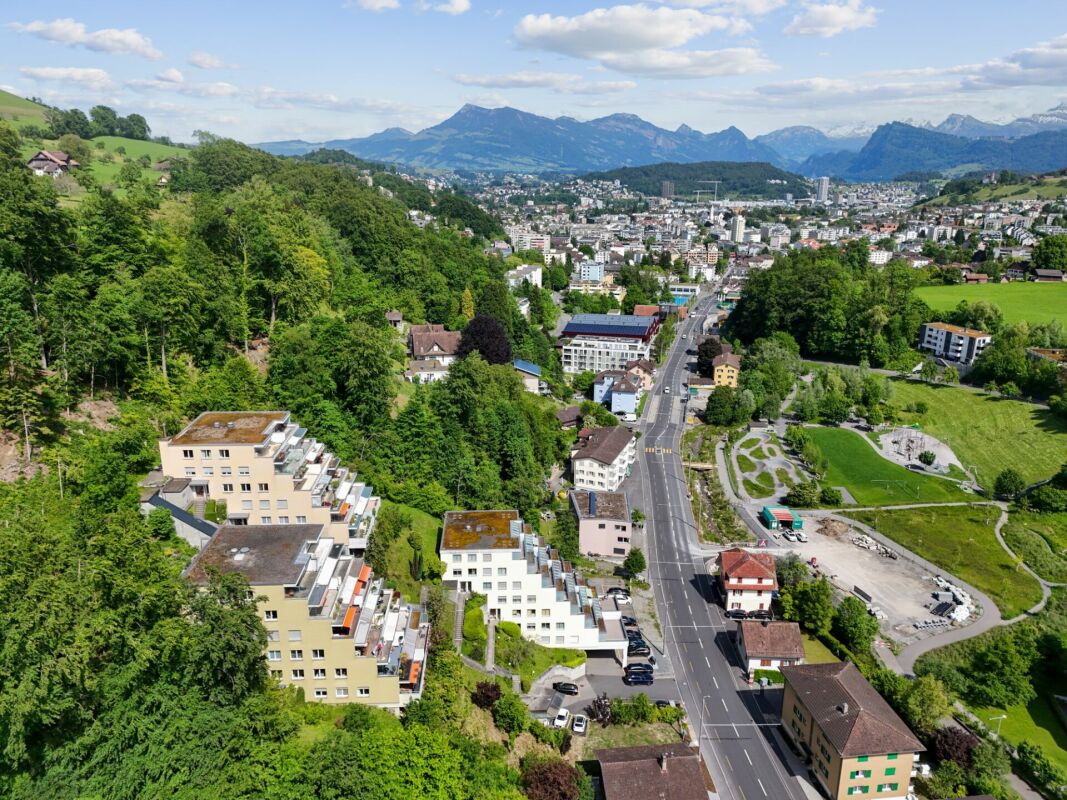 Frisch renovierte 3.5-Zimmer-Wohnung mit schöner Terrasse und traumhafter Aussicht in Kriens