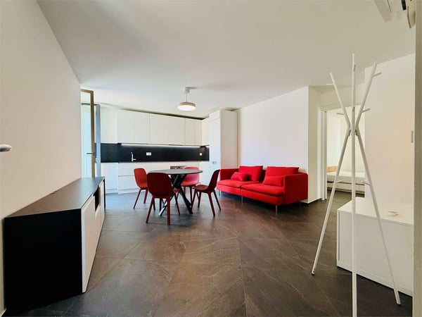 Elegante appartamento arredato di 2.5 locali in affitto a Riva San Vit 2