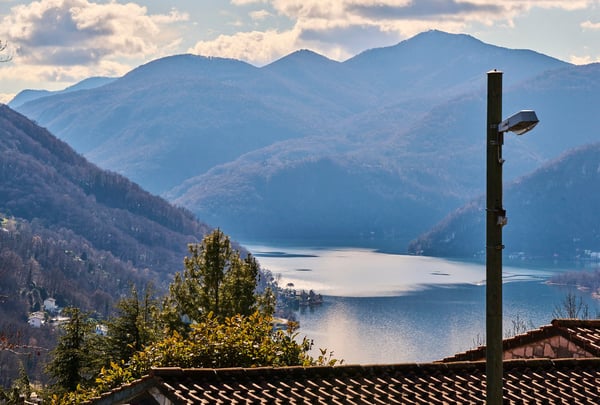 LIBELLULA RESIDENCE: Stupendo appartamento con enorme giardino e vista lago 4