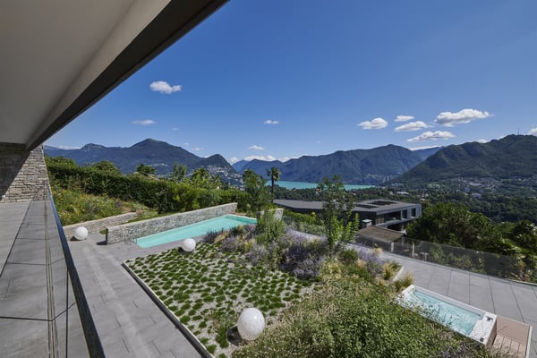 Einzigartige 6,5 Zimmer Attikawohnung mit grosser Dachterrasse, Whirpool und eigenem Pool 3