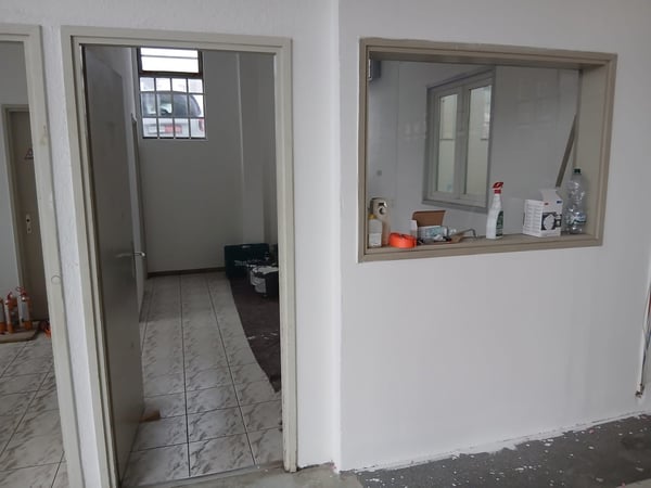 Locale commerciale e magazzino in affitto a Grancia 9