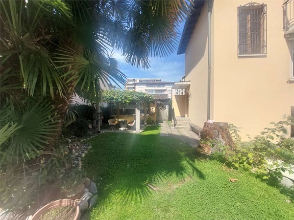 Terreno edificabile con casa esistente in zona servita - Pregassona 2