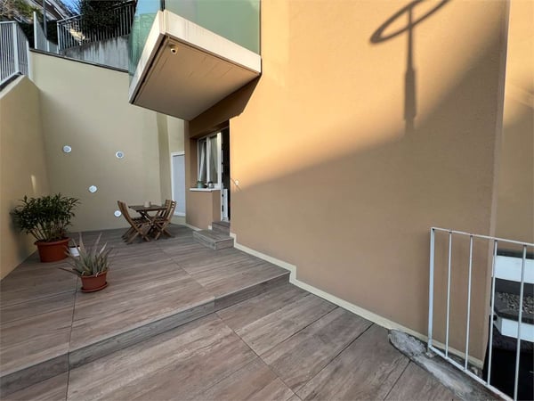 Rif. 1650 - 1 locali con ampia terrazza a 5 minuti da Lugano 1