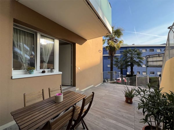 Rif. 1650 - 1 locali con ampia terrazza a 5 minuti da Lugano 2
