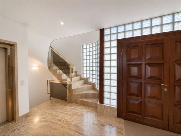 Rif.2645 Elegante Residenza di 400 mq con Vista Lago a Lugano 2