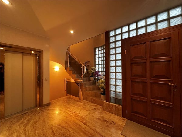 Rif.2645 Elegante Residenza di 400 mq con Vista Lago a Lugano 3