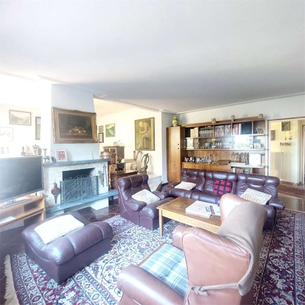 Montagnola, villa signorile 7.5 locali con terreno edificabile 2