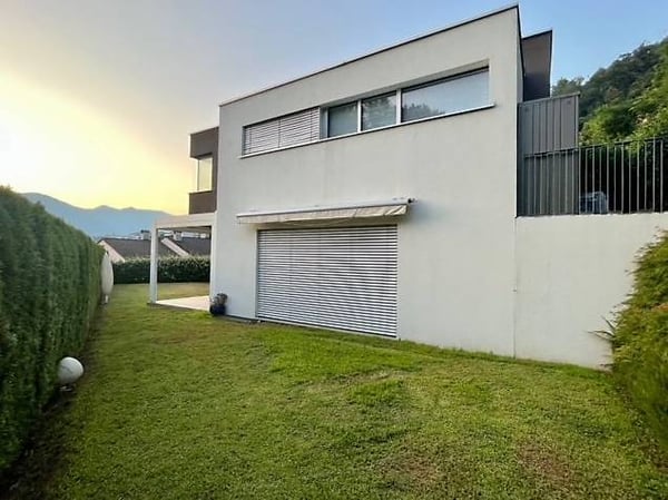 2747_Pregassona, moderna casa bifamiliare 7.7 loc. 10