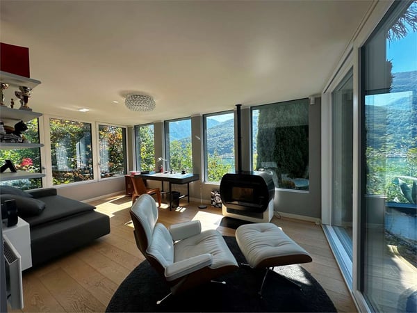 Villa panoramica con piscina interna nel cuore di Vico Morcote 7