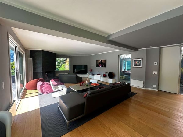 Villa panoramica con piscina interna nel cuore di Vico Morcote 2