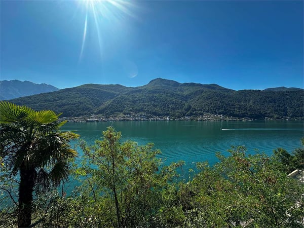 Villa panoramica con piscina interna nel cuore di Vico Morcote 13