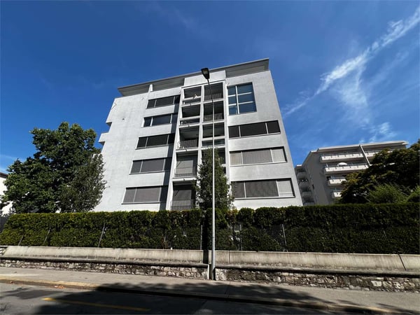 Rif. 2703 Lugano in affitto ampio 2.5 locali con giardino privato 2