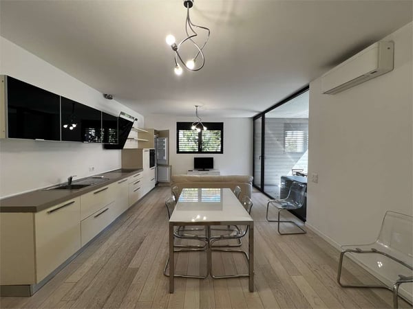 Rif. 2705 Lugano - Elegante 1.5 locali con terrazzo a pochi passi dall 4
