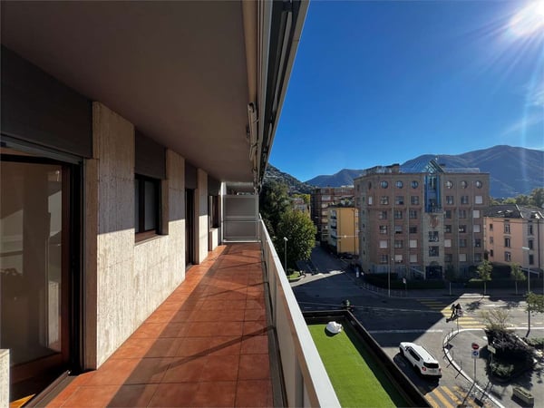 Rif. 2728 Lugano di fronte all'università grazioso 3.5 locali 1