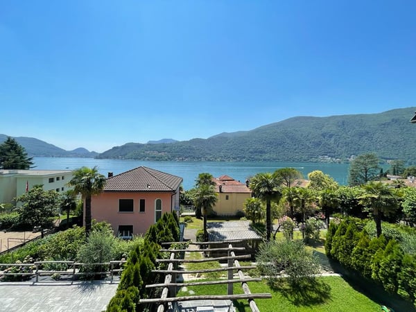 Affascinante 2.5 locali con vista lago a Morcote ammobiliato 1