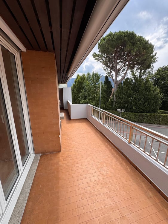 Montagnola Immerso della quiete e nel verde, stabile con piscina esterna 21