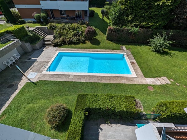 Montagnola Immerso della quiete e nel verde, stabile con piscina esterna 9