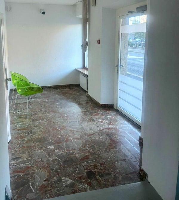 LOCALE COMMERCIALE/UFFICIO/NEGOZIO 7