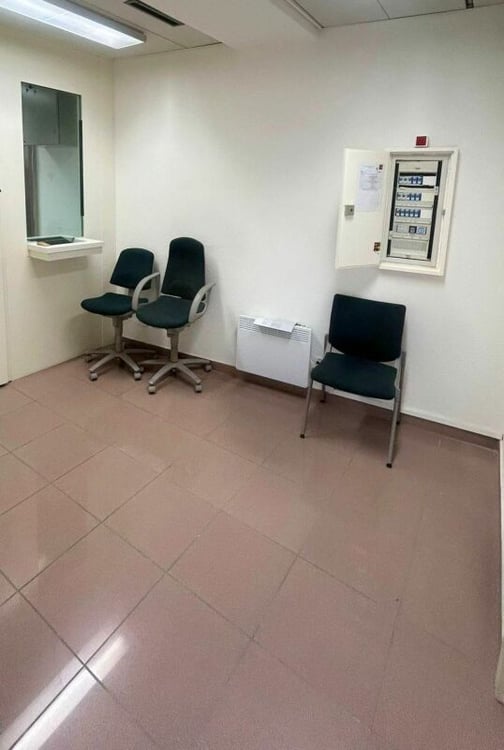 LOCALE COMMERCIALE/UFFICIO/NEGOZIO 8