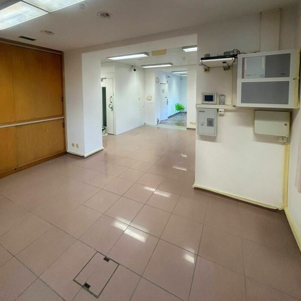 LOCALE COMMERCIALE/UFFICIO/NEGOZIO 6