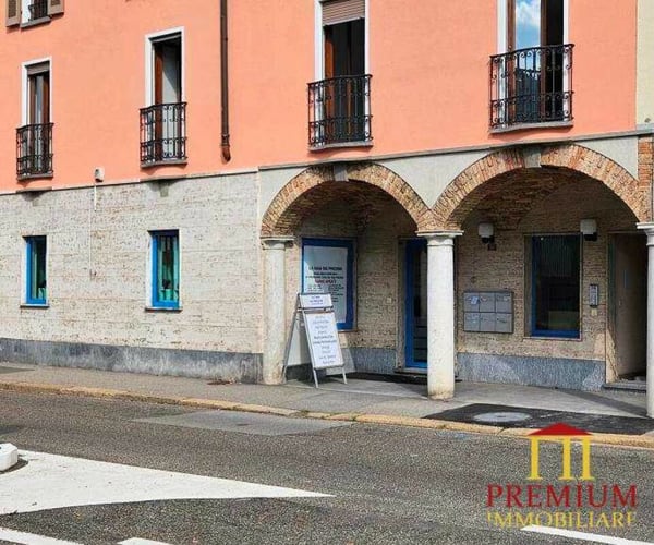 LOCALE COMMERCIALE