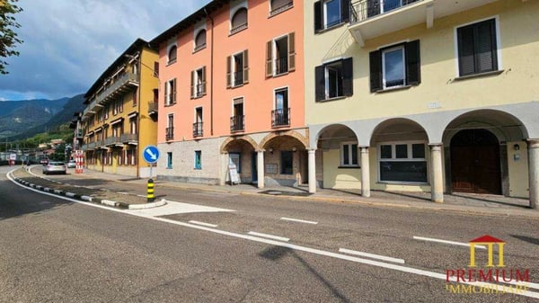 LOCALE COMMERCIALE/NEGOZIO/UFFICIO 2
