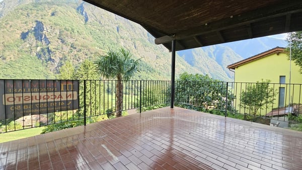 INTERESSANTE CASA UNIFAMILIARE A GRONO-LEGGIA 11