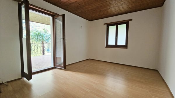 INTERESSANTE CASA UNIFAMILIARE A GRONO-LEGGIA 10