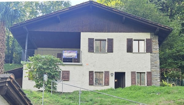 INTERESSANTE CASA UNIFAMILIARE A GRONO-LEGGIA 1