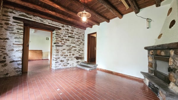 INTERESSANTE CASA UNIFAMILIARE A GRONO-LEGGIA 6
