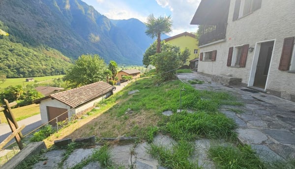 INTERESSANTE CASA UNIFAMILIARE A GRONO-LEGGIA 12