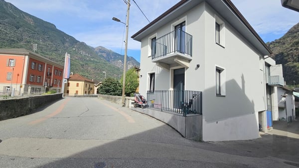 BELLA CASA UNIFAMILIARE DI 5.5 LOCALI 2