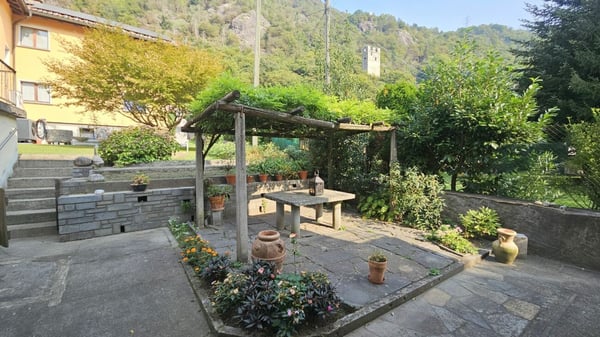 AMPIA CASA UNIFAMILIARE CON GIARDINO A S.VITTORE 4