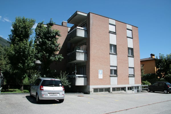 Posteggio singolo esterno in affitto ad Ascona vicino all'argine del fiume Maggia 2