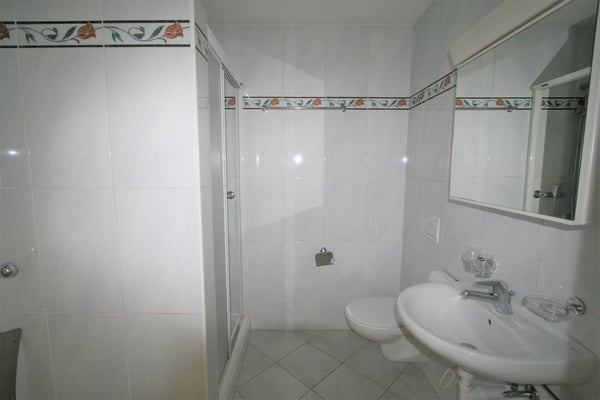 Elegante e tranquilla Residenza - ampio 3.5 locali (98 mq) con spaziosa terrazza coperta - Ascona 15