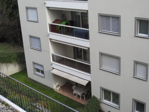 Dachwohnung 2.5 Zimmer - zentrale aber ruhige Lage im Grünen 3