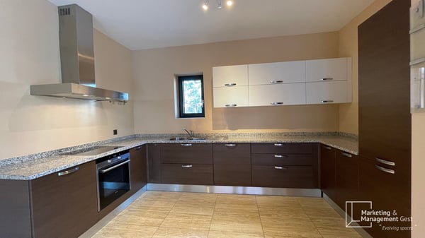 AMMOBILIATO 1.5 LOCALI AMPIO, MODERNO, SERVITISSIMO, LUMINOSO, DI RECENTE COSTRUZIONE 2