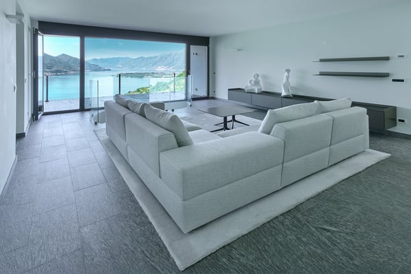 L’eleganza sospesa tra lago e monti