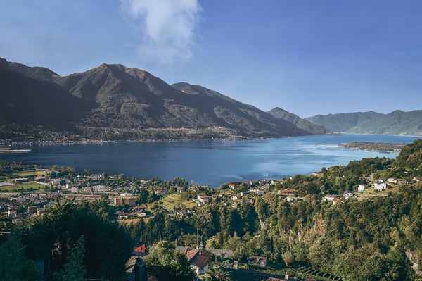 L’eleganza sospesa tra lago e monti 16