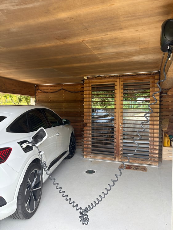 Casa di design in legno immersa nel verde 43