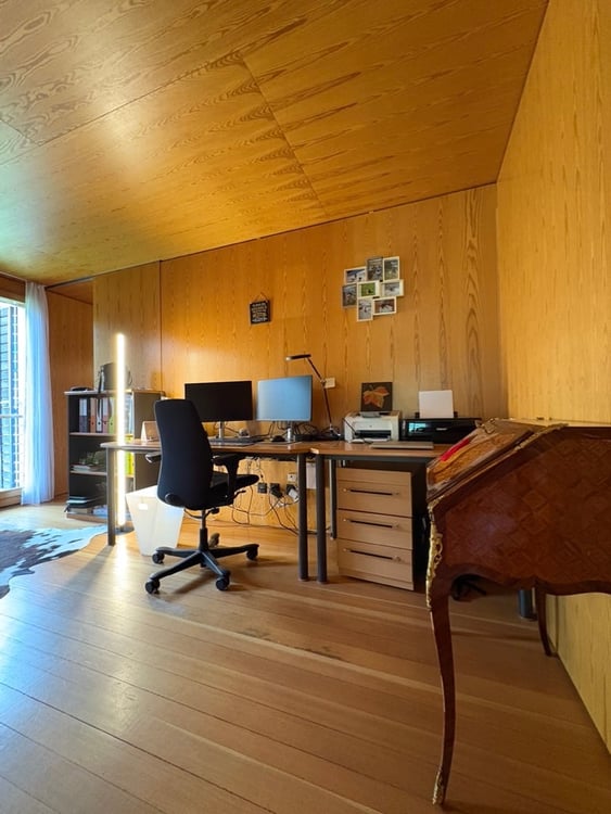Casa di design in legno immersa nel verde 26