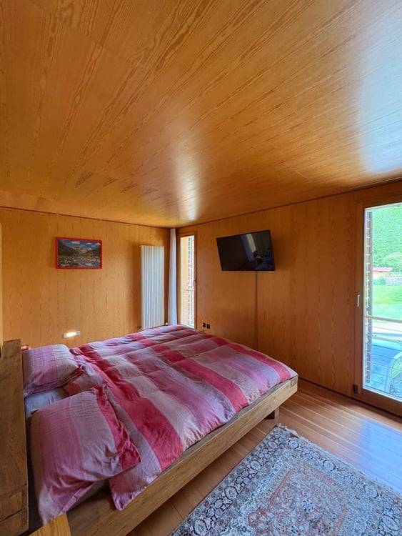Casa di design in legno immersa nel verde 37