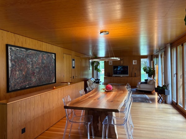 Casa di design in legno immersa nel verde 7