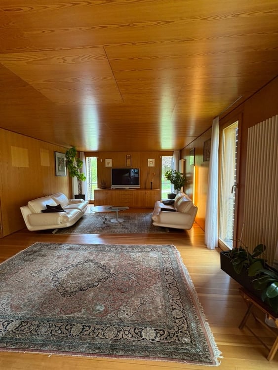 Casa di design in legno immersa nel verde 20