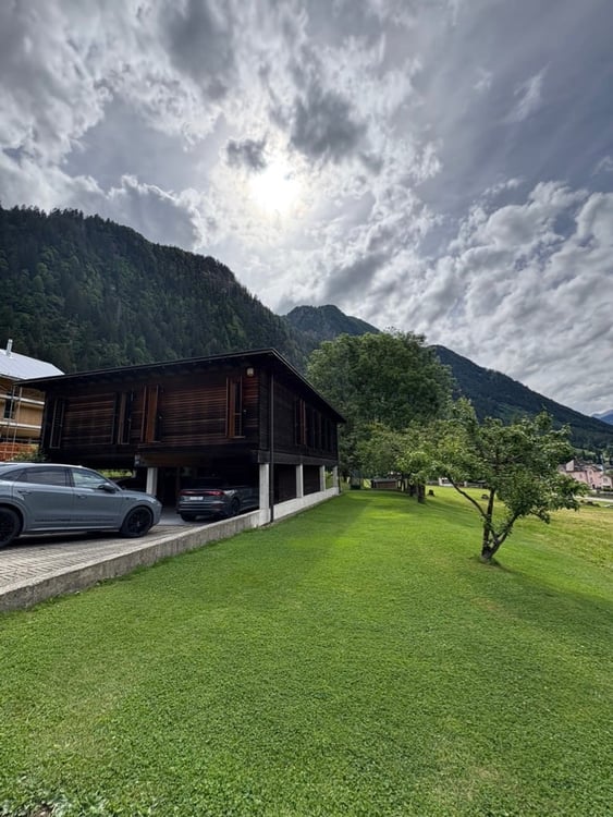 Casa di design in legno immersa nel verde 46