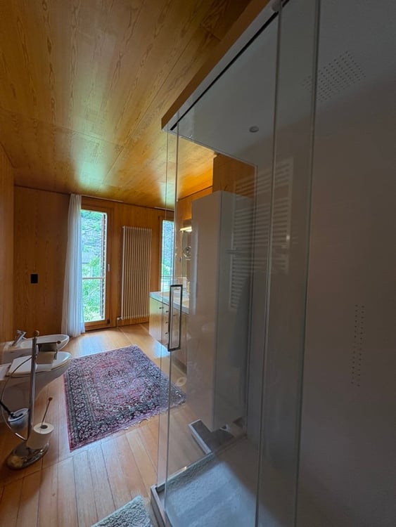Casa di design in legno immersa nel verde 30