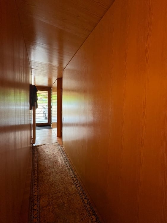 Casa di design in legno immersa nel verde 4