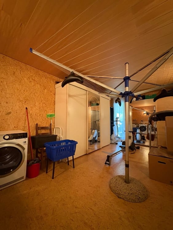 Casa di design in legno immersa nel verde 42