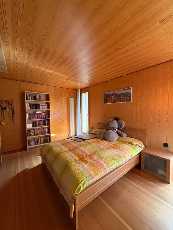Casa di design in legno immersa nel verde 24